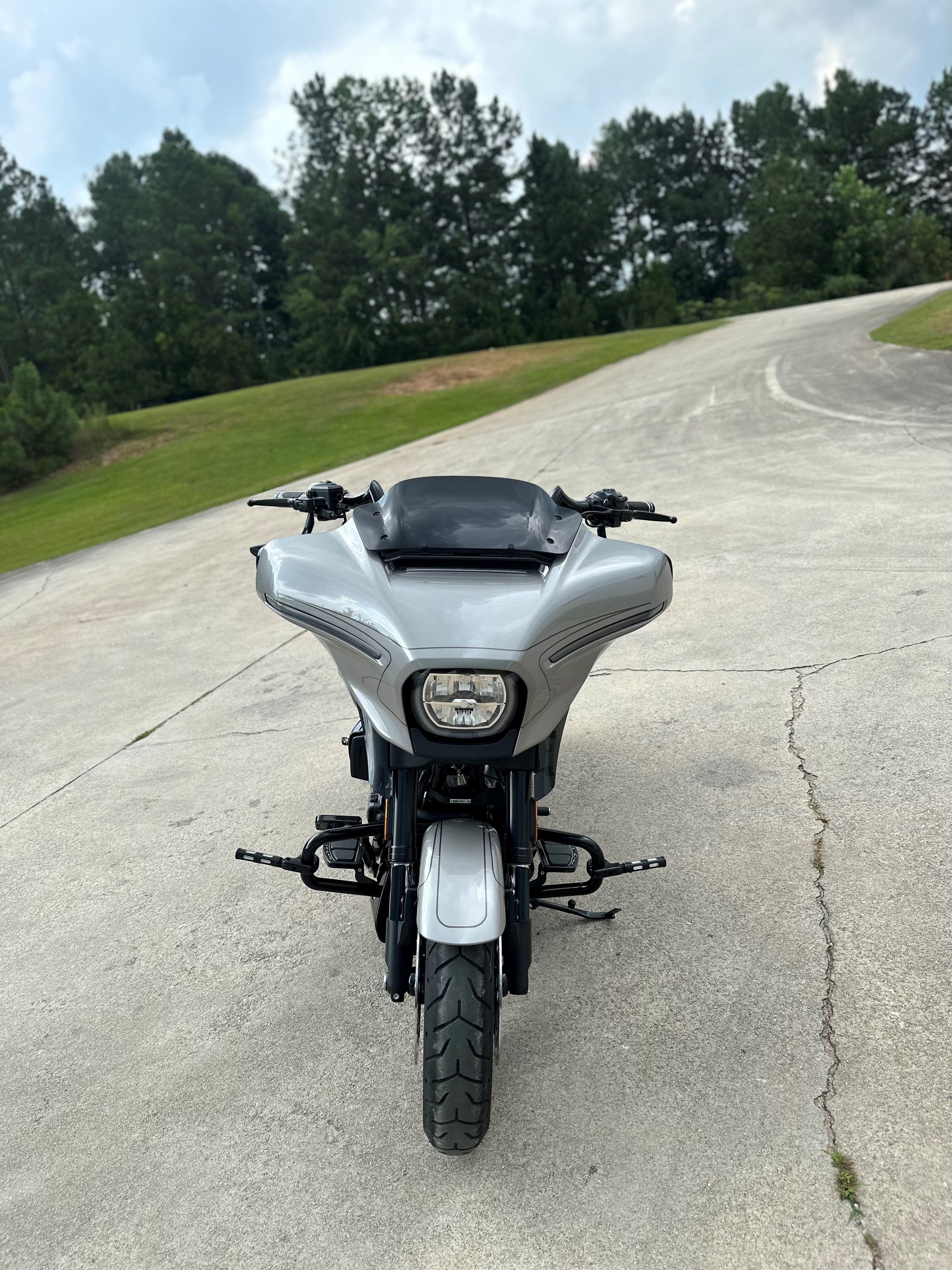 Bison Bagger for '23 CVO-'25 Street Glide-Silver - Image 3